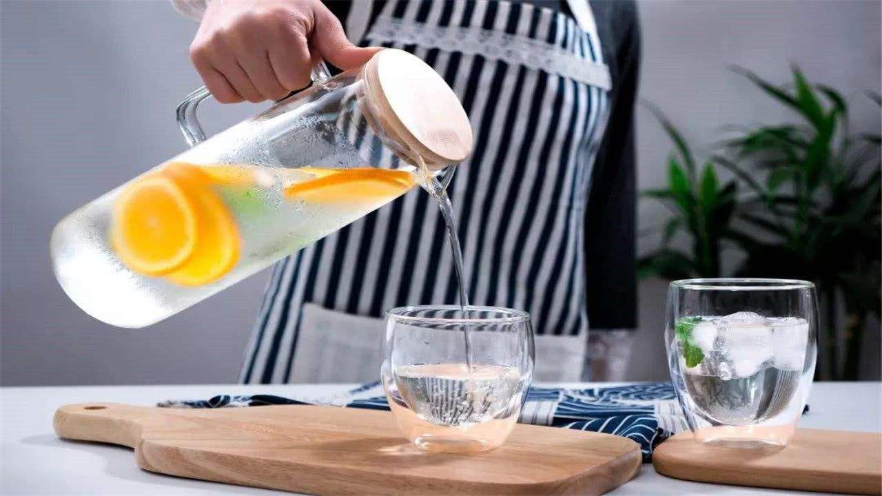 夏季降暑當(dāng)心錢包被“捅一刀”，花里胡哨都不如一臺凈水器實在！