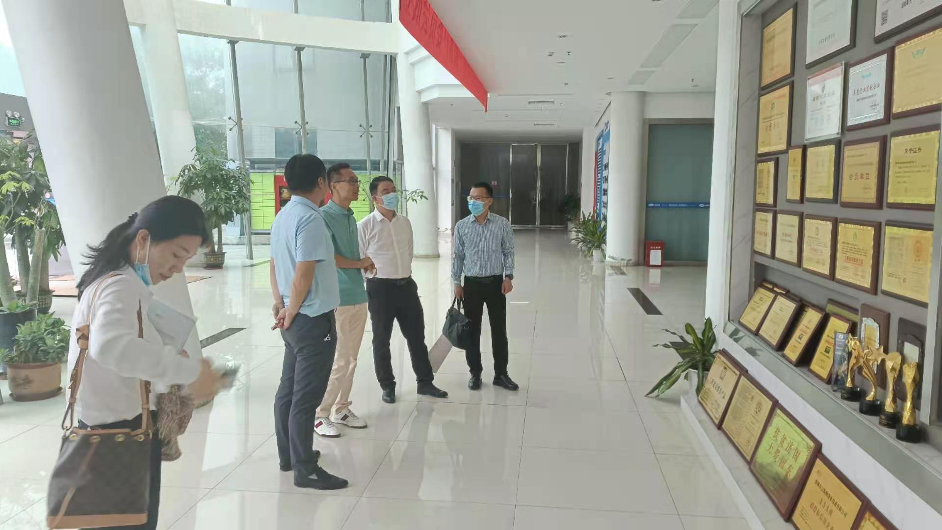 【企業(yè)新聞】明光市招商考察團蒞臨漢斯頓集團，開展參觀考察