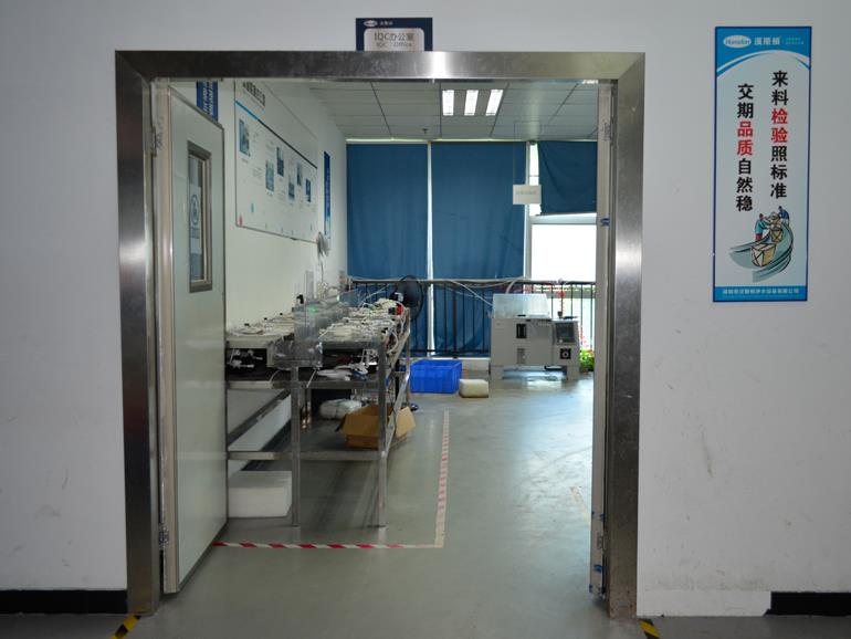 實(shí)驗(yàn)室設(shè)備2